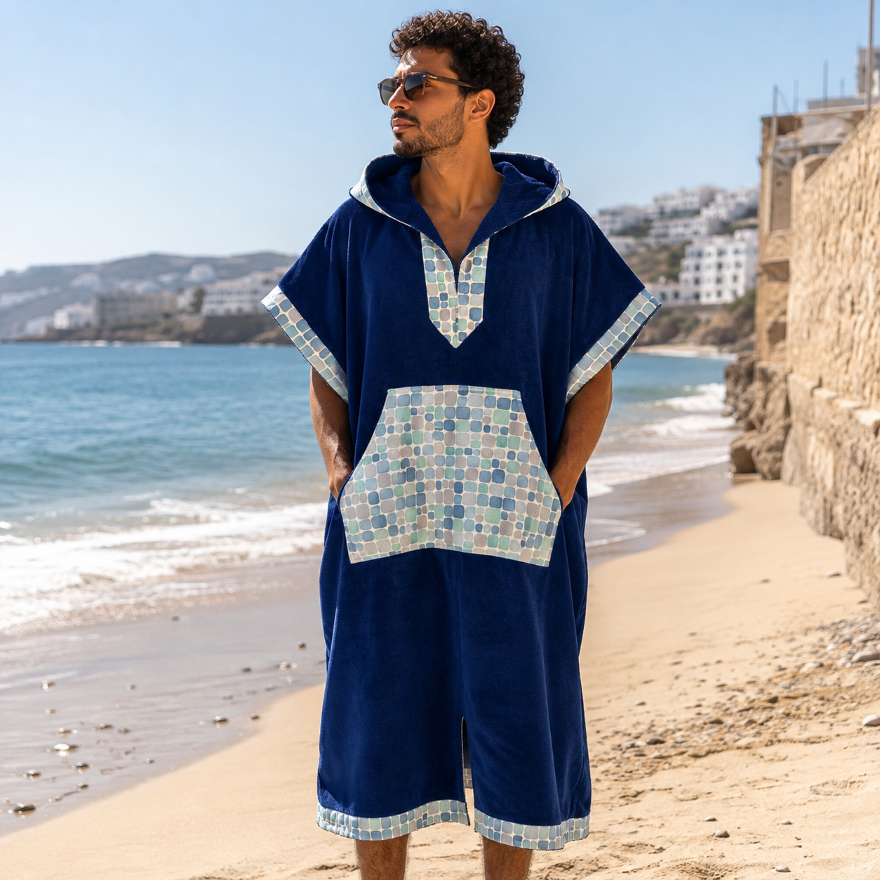 Cap Spartel — poncho homme bleu marine, vue de face portée