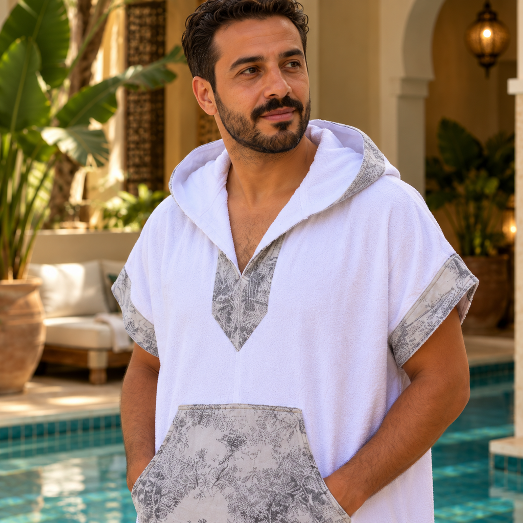 Écume de Toile — détail du poncho mixte blanc à finitions gris perle