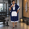 Horizon Marine — poncho homme bleu marine à finitions blanches, vue principale en salle de sport